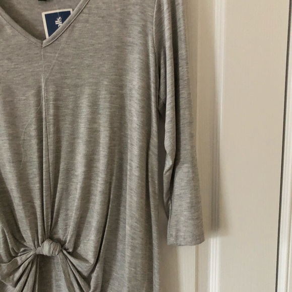 Bobeau Light Gray Heather V-Neck High Low Knotted Front Top Size Small - Picture 5 of 10